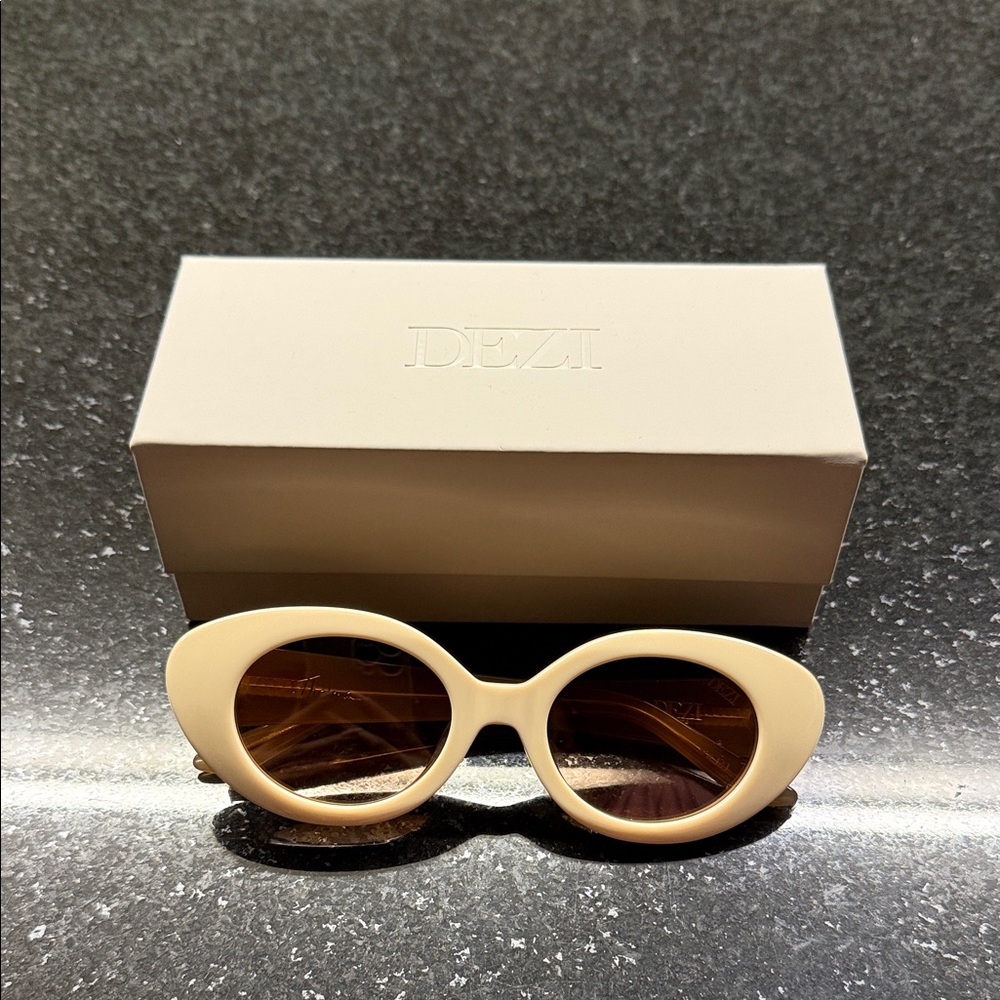 DEZI Thelma Sunglasses